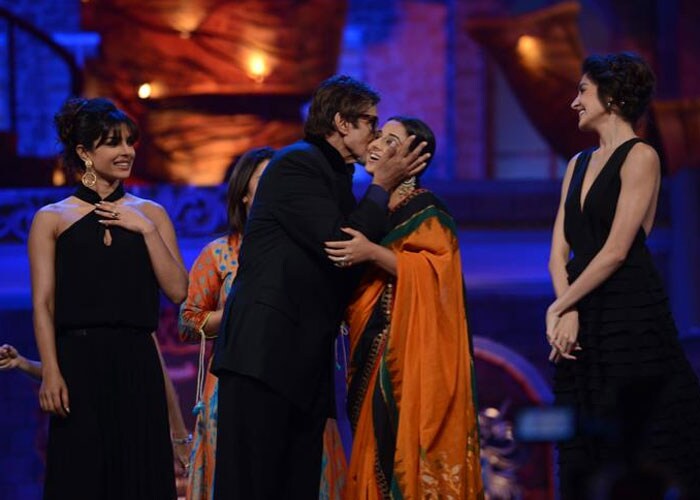 Big B has a kiss for Vidya and Bipasha