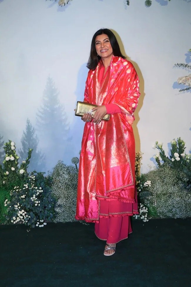 सलमान खान की बहन अर्पिता की ईद पार्टी में शामिल हुए सितारे, आप भी देखिए तस्वीरें