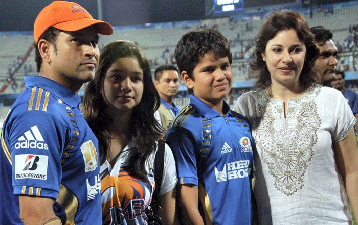 Sachin with family at IPL 4