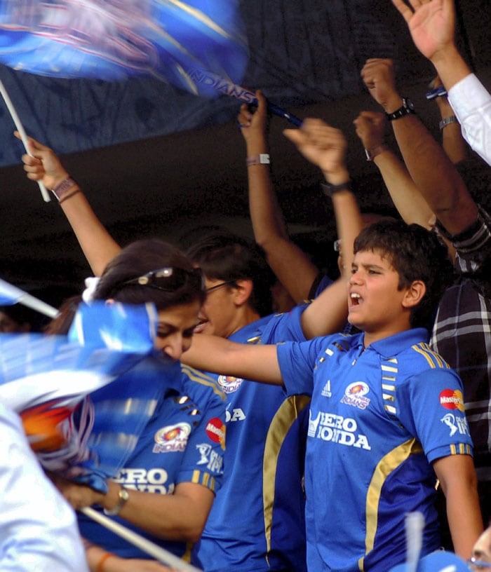Sachin\'s son celebrates victory