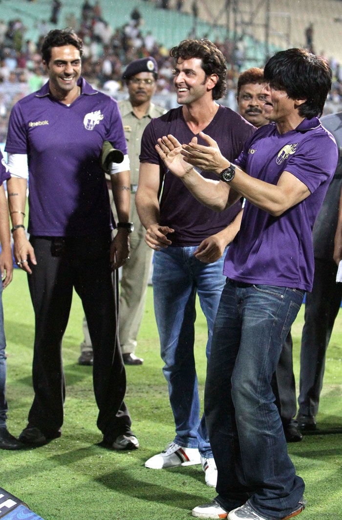 Hrithik, SRK cheer for KKR