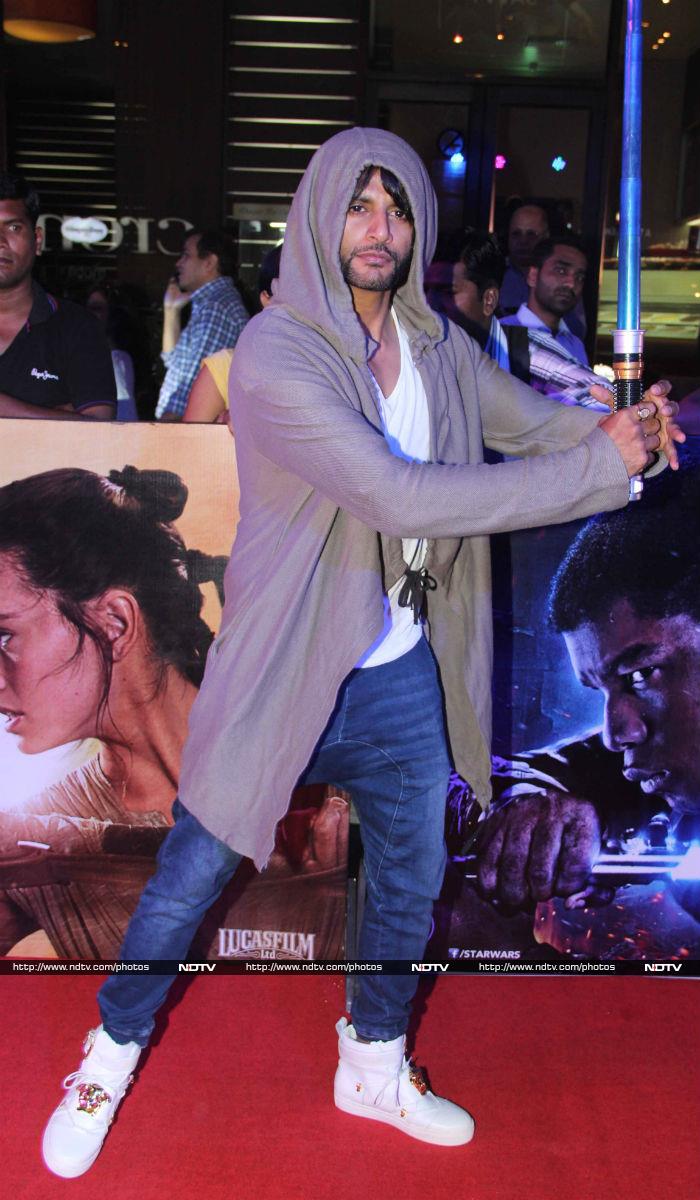 Bollywood\'s Force Awakens, Aamir Watches Star Wars