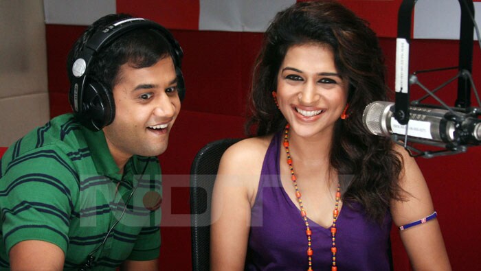 Omi here has struck the right chord with Shraddha Das.