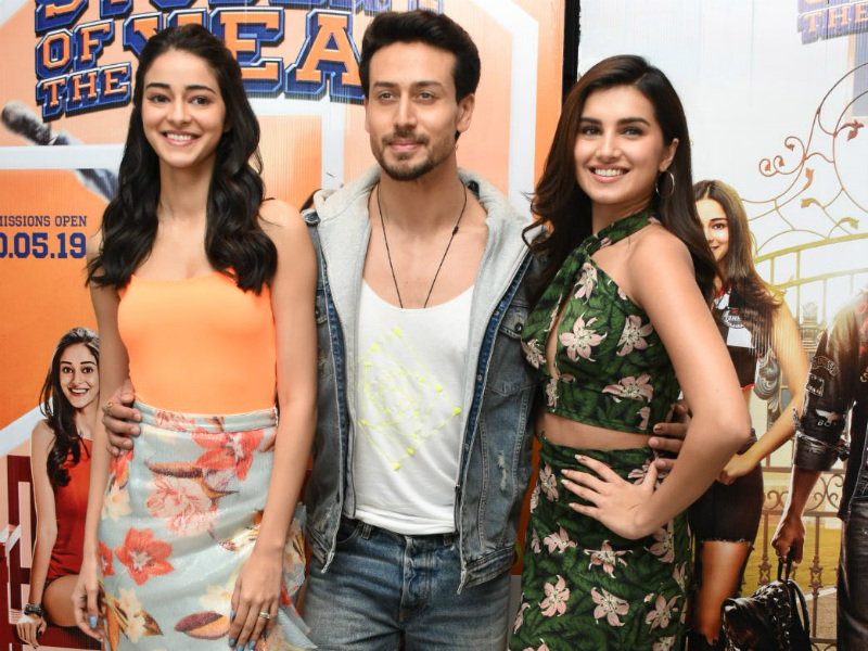 Tara, Ananya And Tiger Fill Up Yearbooks With Fun Moments