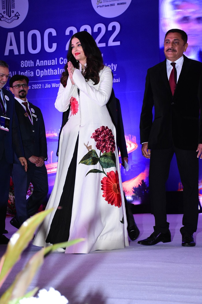 Style And The City: Aishwarya Rai Bachchan\'s Day Out