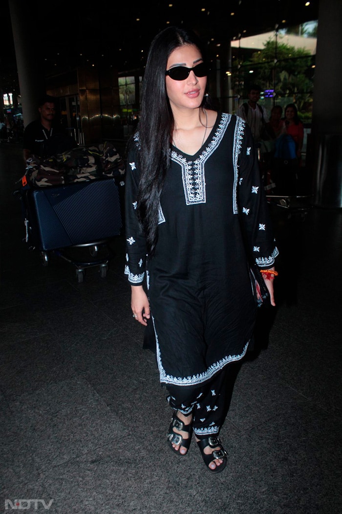 Style And The City: Shruti Haasan\'s Airport Look