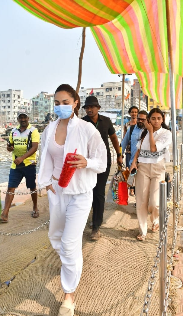 Kiara Advani looked chic in a white ensemble (Image Courtesy: Varinder Chawla)