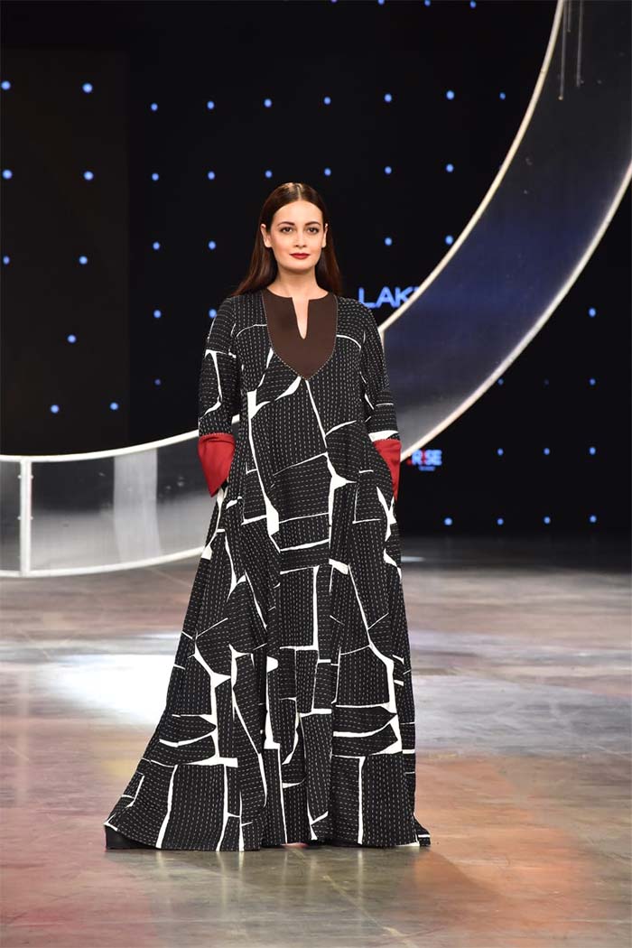 Dia Mirza was clicked on the ramp at the Lakme Fashion Week.