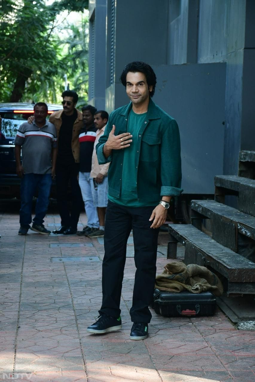 Rajkummar Rao greeted the paparazzi like this (Image Courtesy: Varinder Chawla)