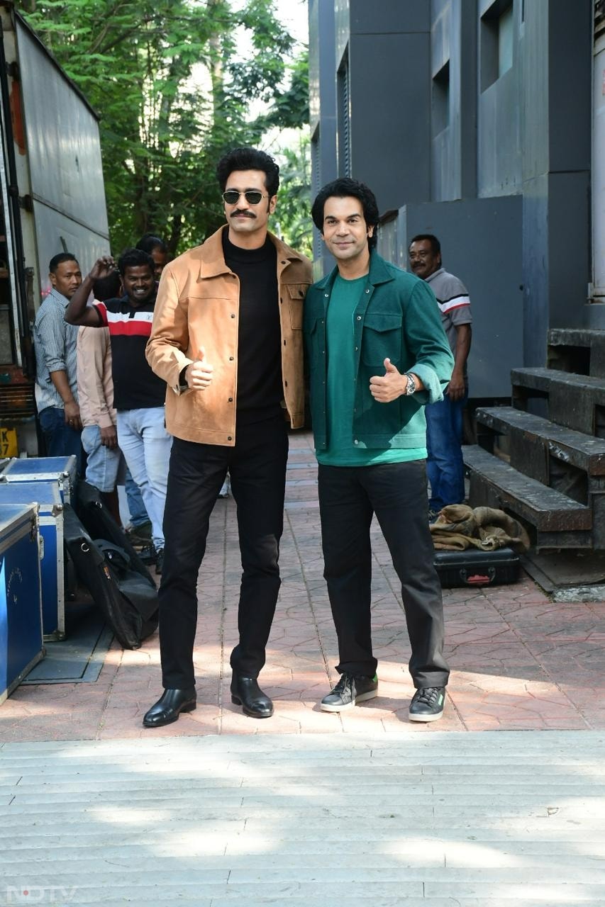 Vicky Kaushal and Rajkummar Rao gave a picture-perfect pose for the paparazzi (Image Courtesy: Varinder Chawla)