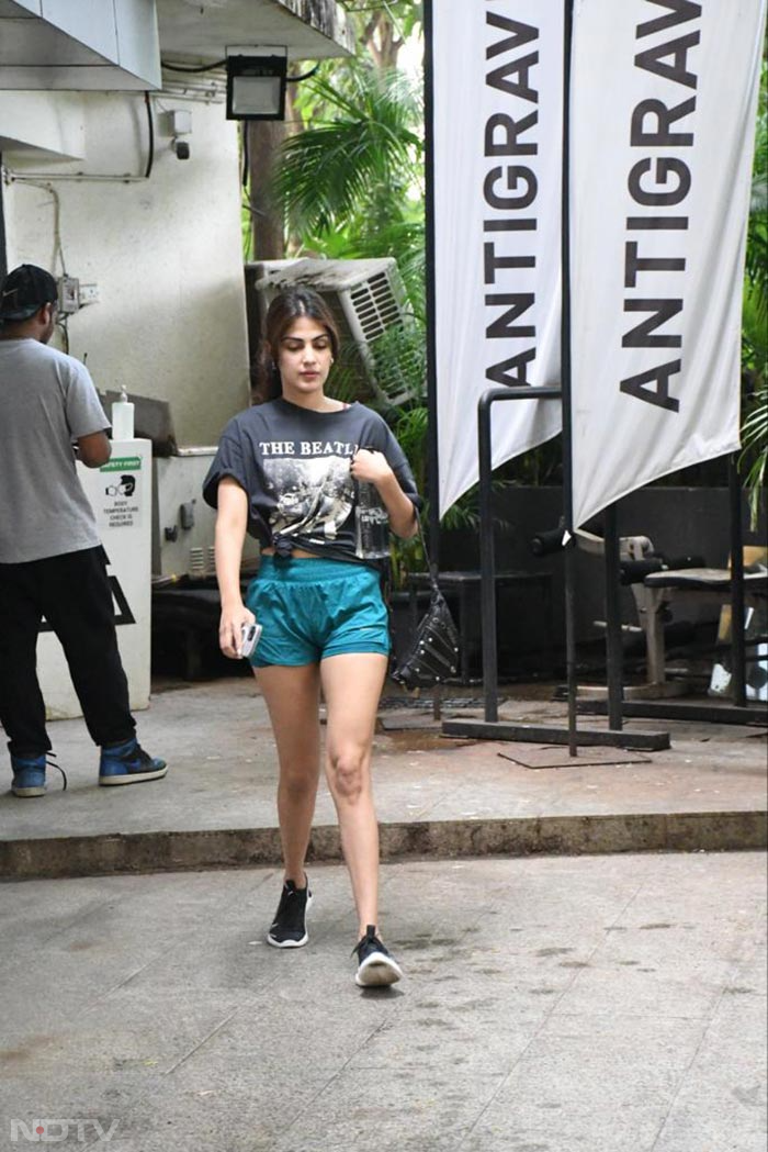 Rhea Chakraborty was spotted at a gym. (Image courtesy: Varinder Chawla)