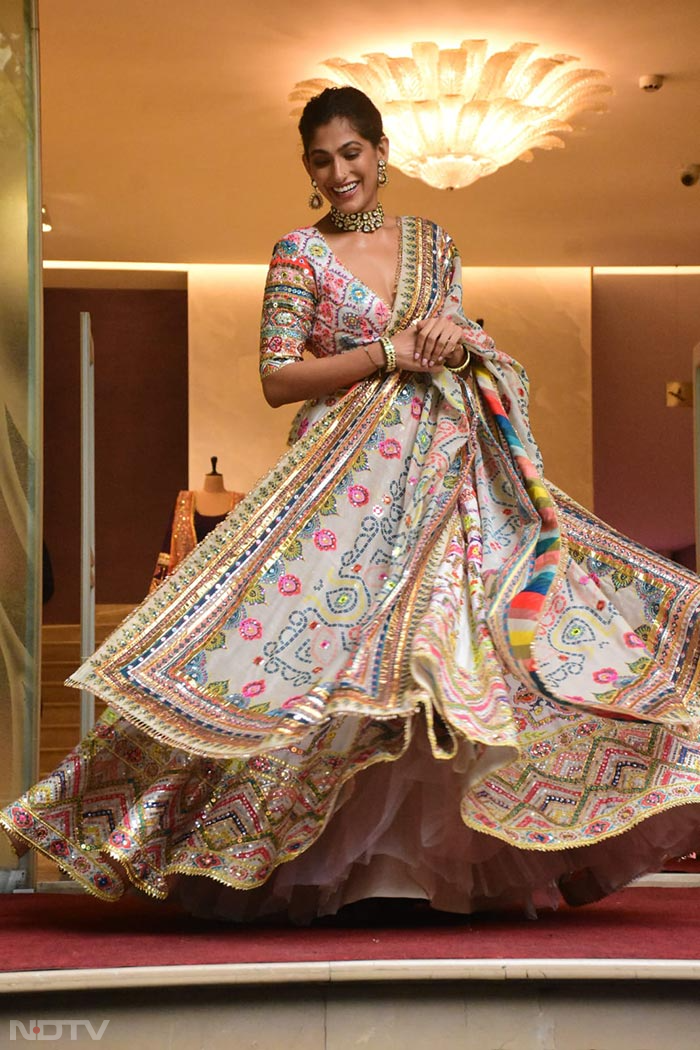 So you think you can twirl like Kubbra Sait? (Image courtesy: Varinder Chawla)