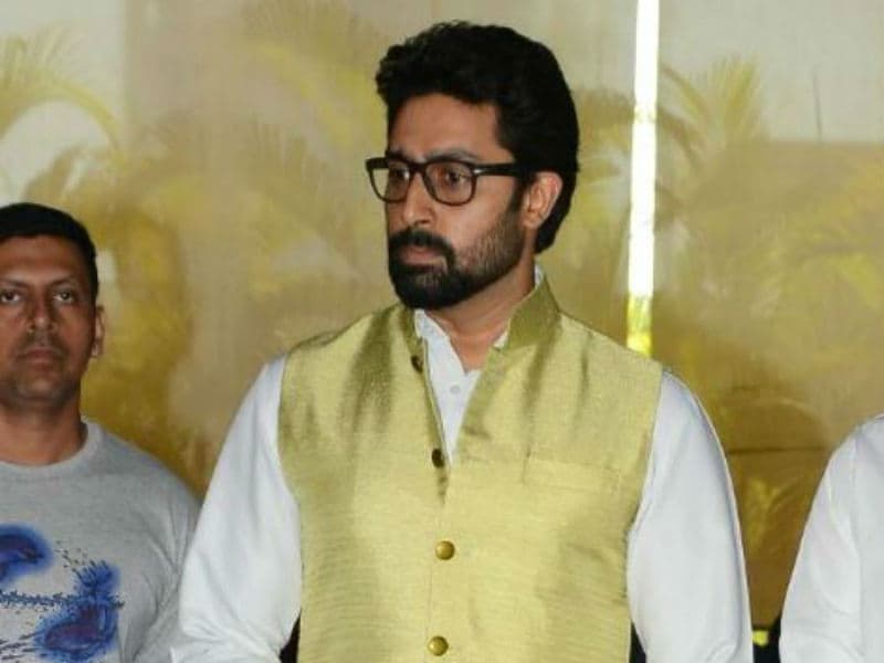 Photo : Abhishek Bachchan, Jackie Shroff Meet Suniel Shetty after His Father's Death