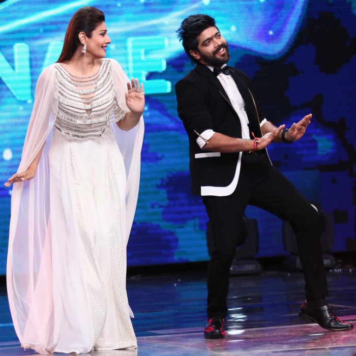 Indian Idol Grand Finale When Sunil Grover Dropped By
