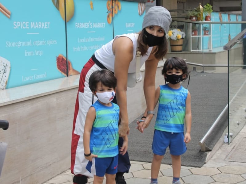 Photo : Sunny Leone's Day Out With Kids