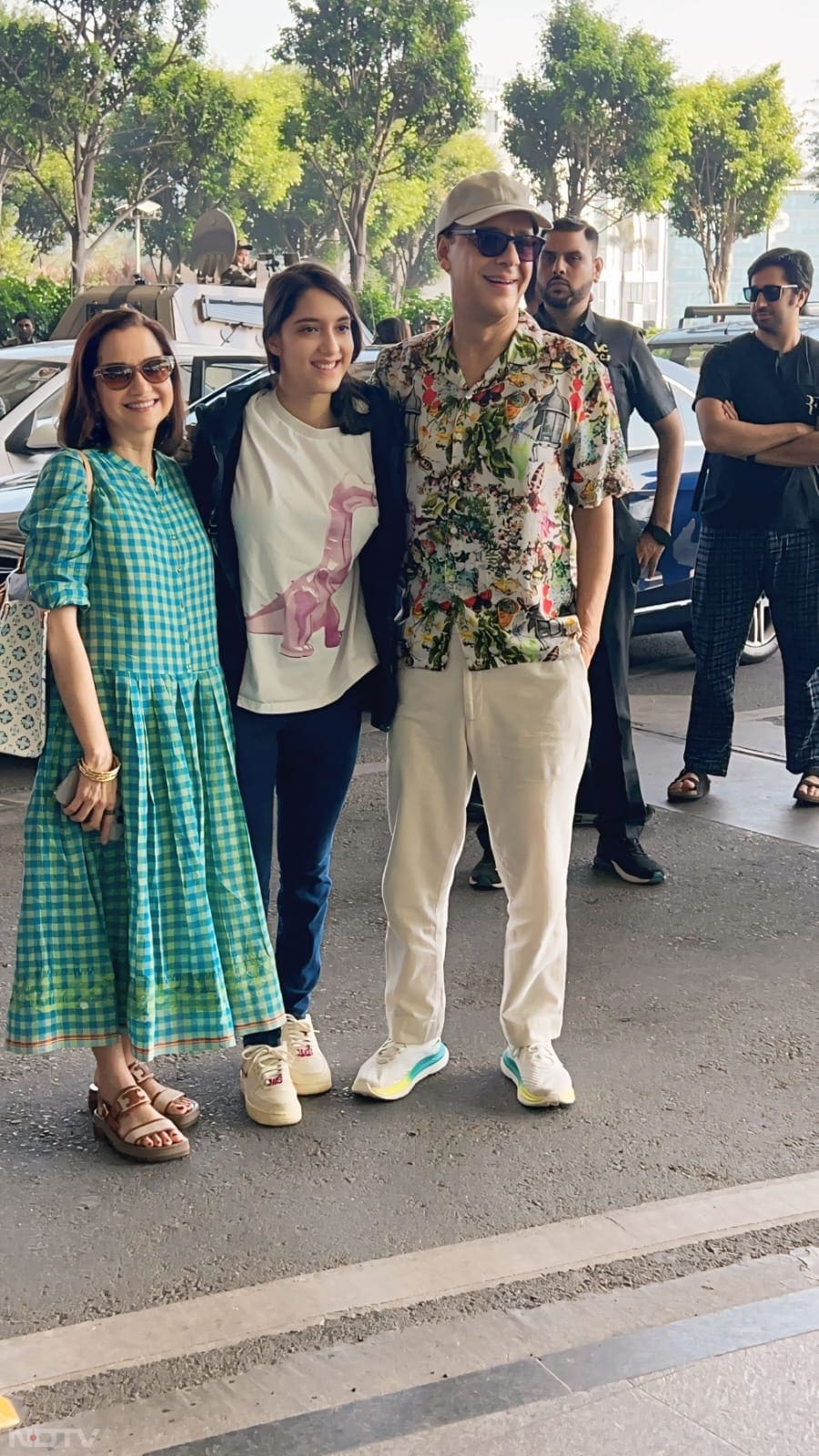 Vidhu Vinod Chopra along with his family were all smiles for the cameras (Image Courtesy: Varinder Chawla)