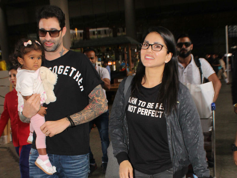 बेटी के साथ एयरपोर्ट पर दिखीं सनी लियोन
