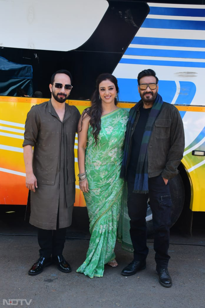 अपकमिंग फिल्म 'भोला' के प्रमोशन के लिए 'द कपिल शर्मा शो' पर पहुंचे सुपरस्टार अजय देवगन और तब्बू