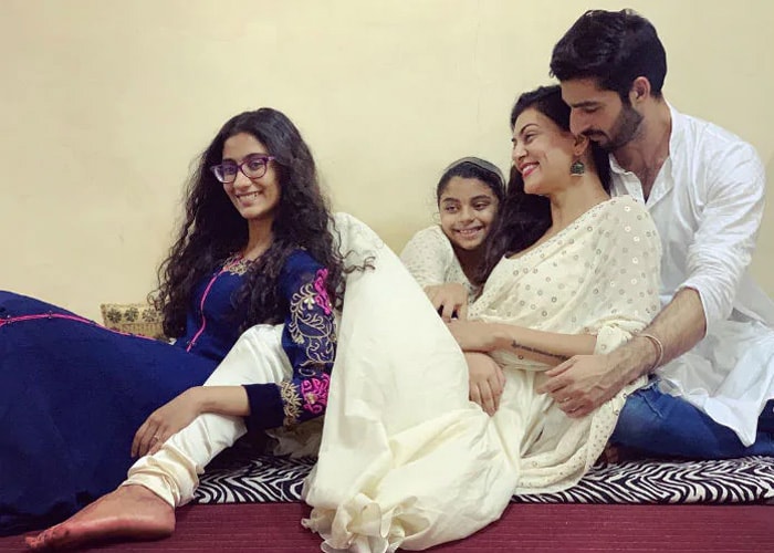 In 2018, Sushmita Sen made her relationship with model Rohman Shawl Instagram official. The rumoured couple attended several Diwali parties back-to-back and featured in each other's social media posts too. <br><br> This image was posted on Instagram by <a href="https://www.instagram.com/p/BM-KbYqjW8h/" target="_blank" rel="nofollow" >Sushmita Sen</a>