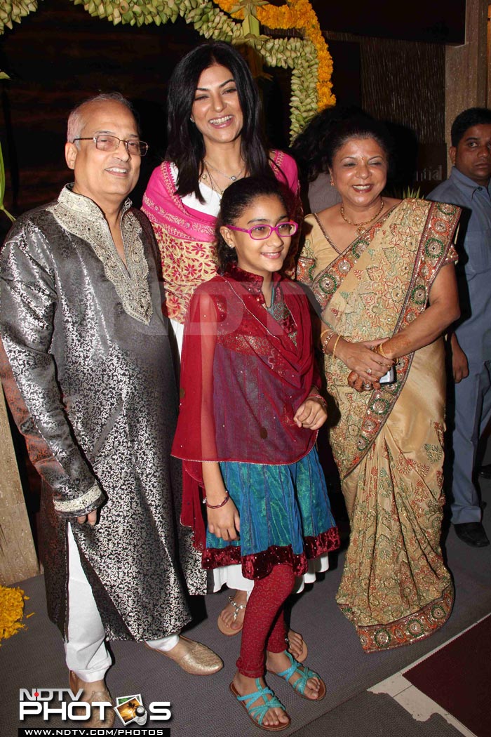 Sushmita at Shrilata's  mehndi ceremony