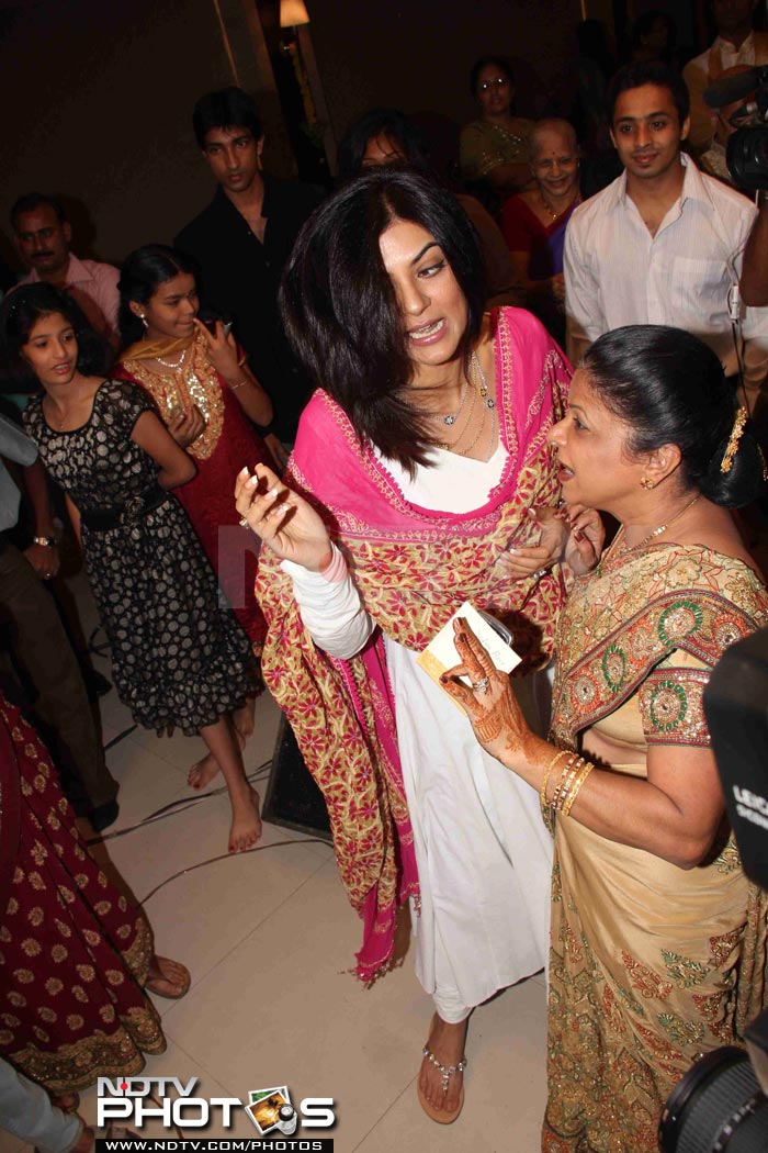 Sushmita at Shrilata's  mehndi ceremony