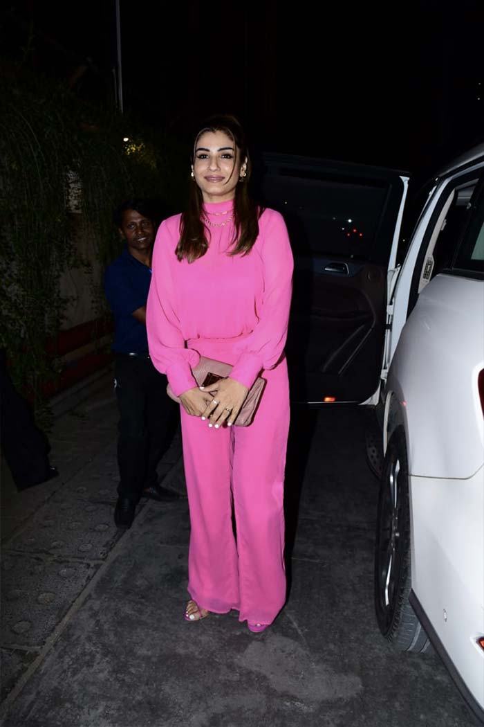 For Neelam Kothari's party, Raveena Tandon wore a pink outfit