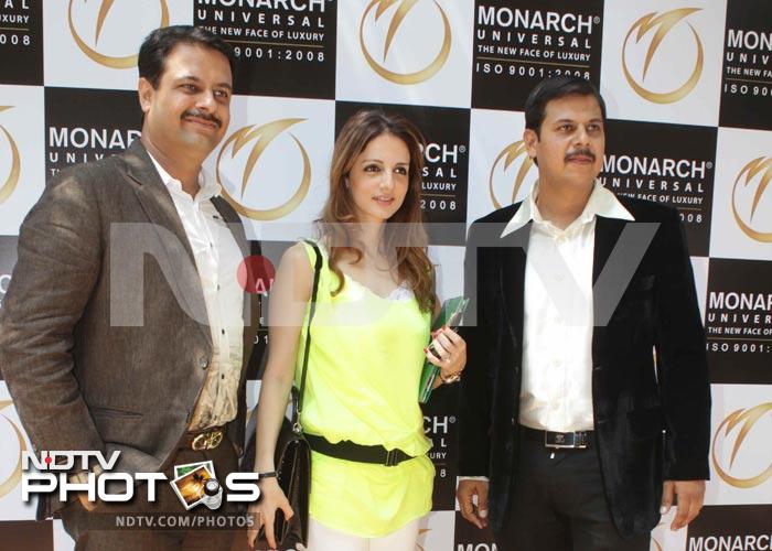 Star wives aren't just eye candy on the arms of their famous husbands any longer.<br><br>Here's Sussanne Roshan, who has a floruishing career in interior decor, at the inauguration of a corporate office designed by her.<br><br> Seen here with owners Hasmukh Thakur, Gopal Roshan at the opening of real estate company Monarch Universal's office.