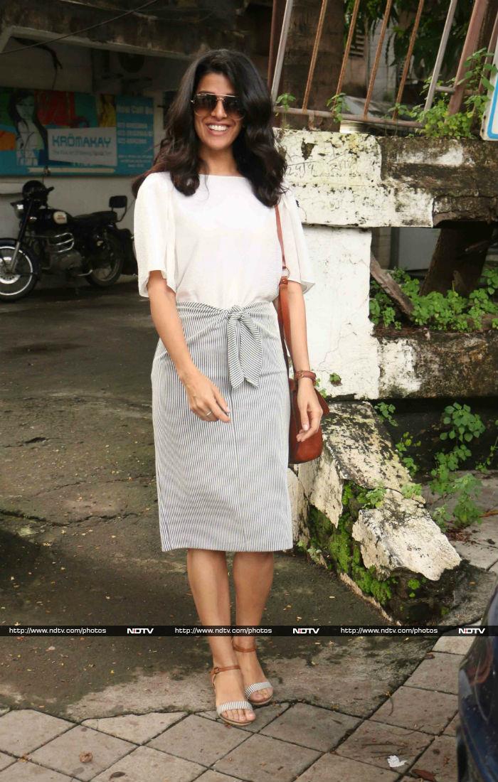 Take a look at Nimrat Kaur's hearty laugh while she was photographed at Juhu.