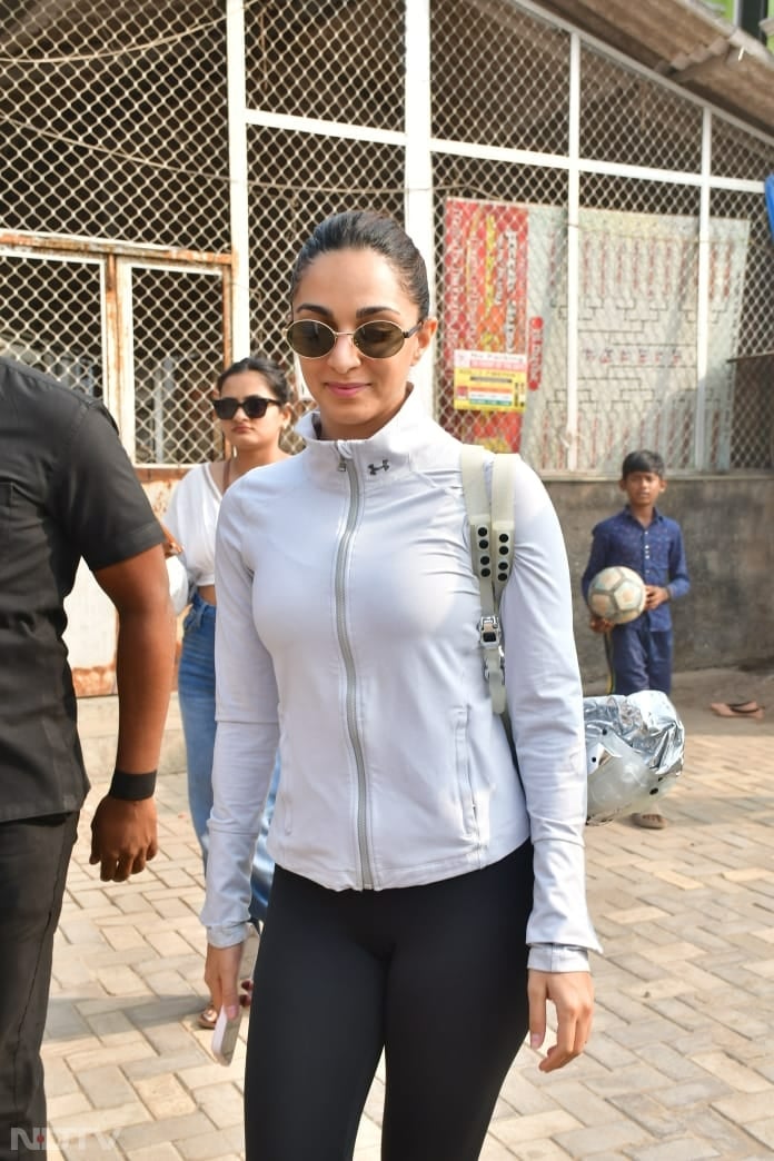 Kiara Advani looked chic in a grey jacket (Image Courtesy: Varinder Chawla)