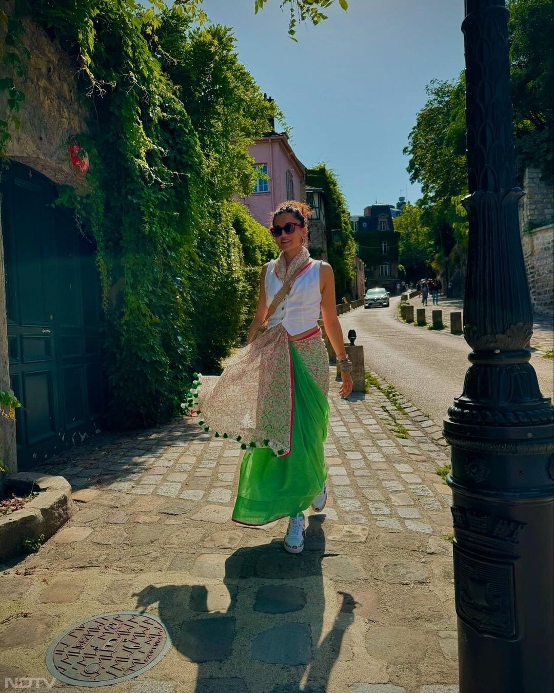 तापसी ने कहा, जब मैंने साड़ी पहनना शुरू किया मुझे एहसास हुआ कि जब मैंने उन साड़ियों को पहना तो मेरी पर्सनैलिटी का एक अलग साइड दिखने लगा.