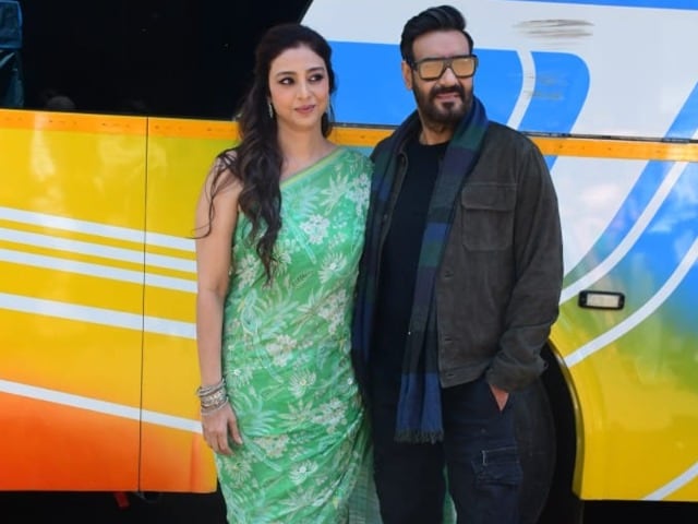 Photo : Tabu And Ajay Devgn Reported To Work Like This During Bholaa Promotions