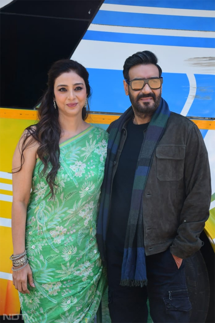 Tabu And Ajay Devgn Reported To Work Like This During <i>Bholaa</i> Promotions