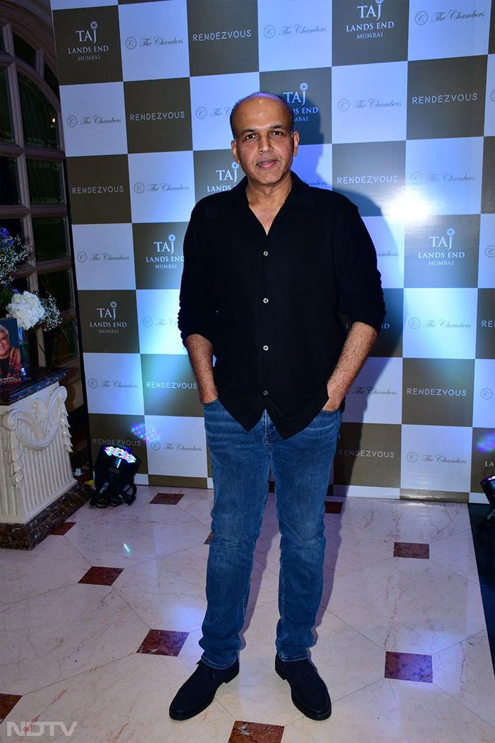 Ashutosh Gowariker also attended the launch of <i>Jadunama</i>.  (Image courtesy: Varinder Chawla)