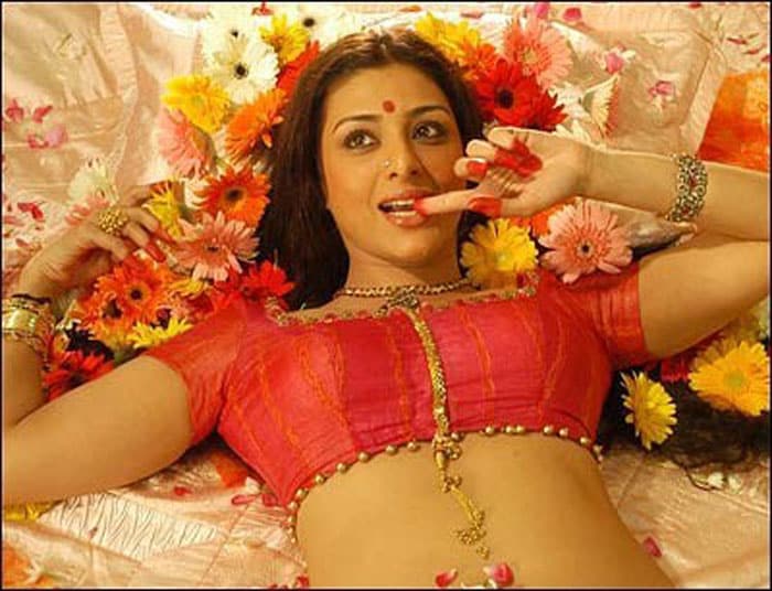 Tabu shone as bar dancer Mumtaz Ali Ansari in <i>Chandni Bar</i> (2001). She got the National Film Award for Best Actress for the second time.