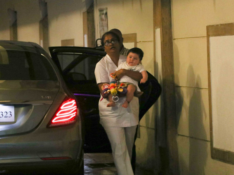 नन्हें तैमूर की ये क्‍यूट फोटो देखी है आपने...