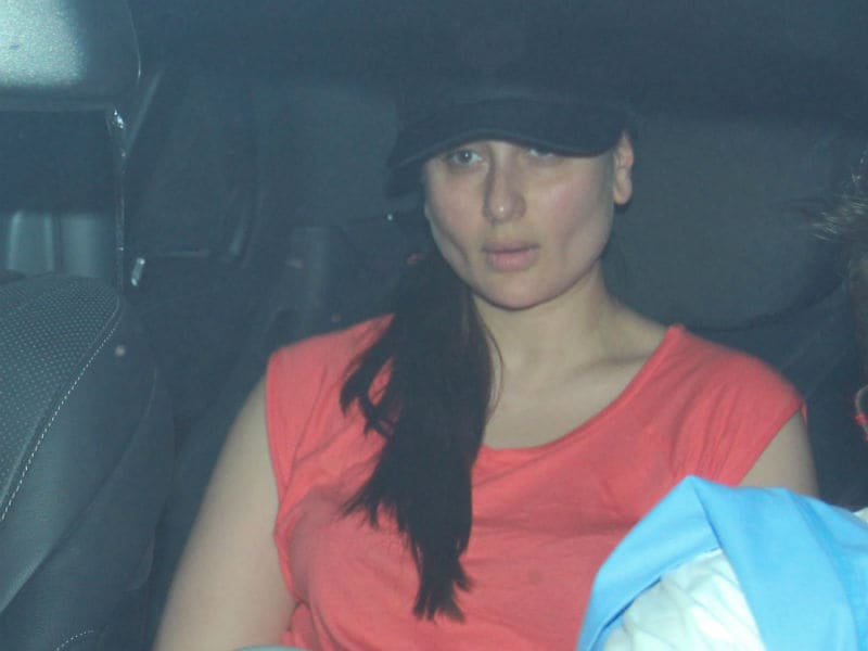 Photo : Kareena Kapoor's Day Out With Son Taimur