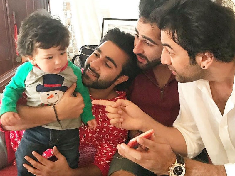 Photo : 5 Fantastic Pics From Taimur's First Kapoors Christmas Brunch