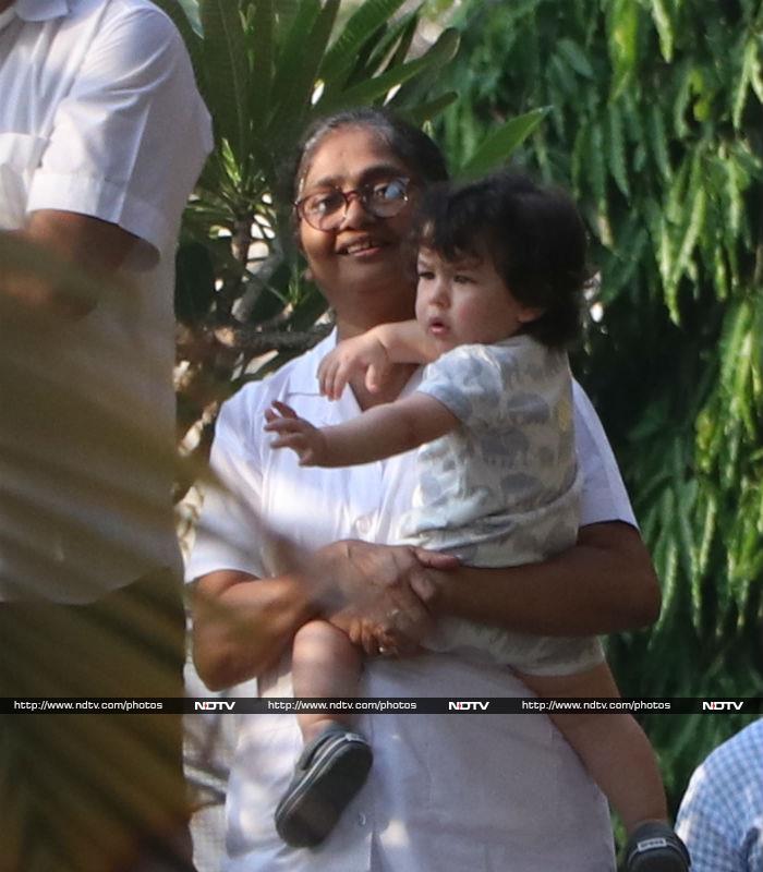 A Poolside Play Date For Taimur