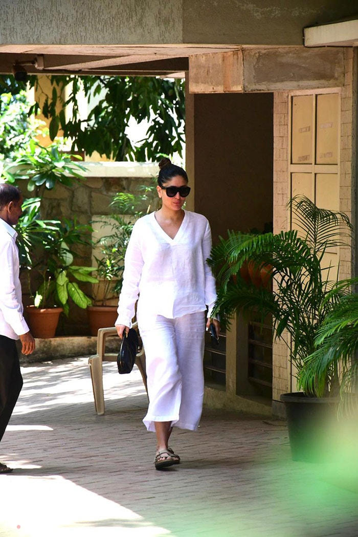 Kareena Kapoor accessorised her look with a pair of sunglasses. (Image courtesy: Varinder Chawla)