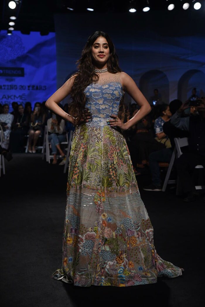 Lakme Fashion Week: Vicky Kaushal And Janhvi Kapoor Ruled The Runway On Day 1
