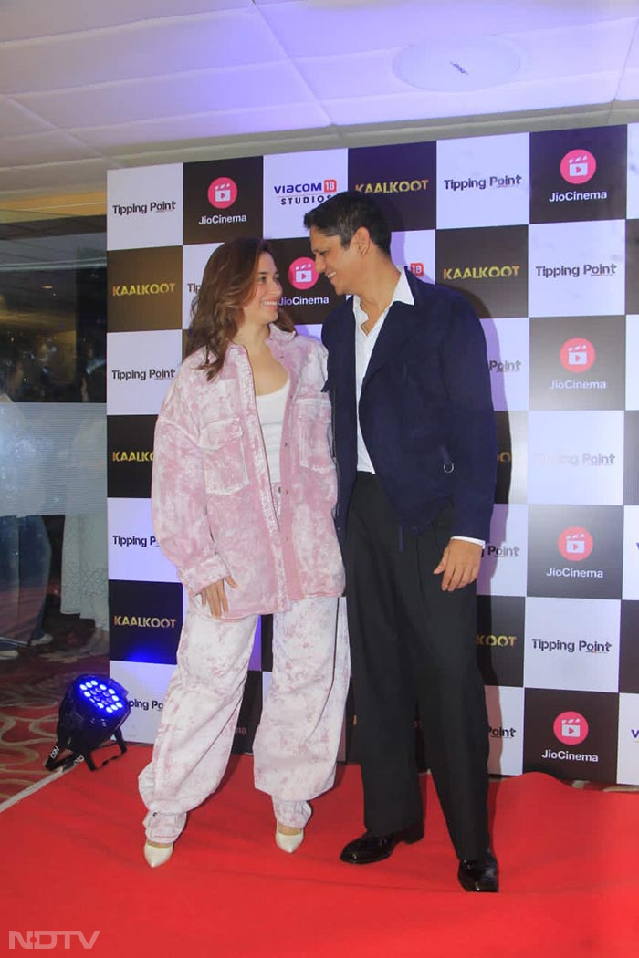 Tamannaah and Vijay Varma could not take eyes off each other.  (Image Courtesy: Varinder Chawla)