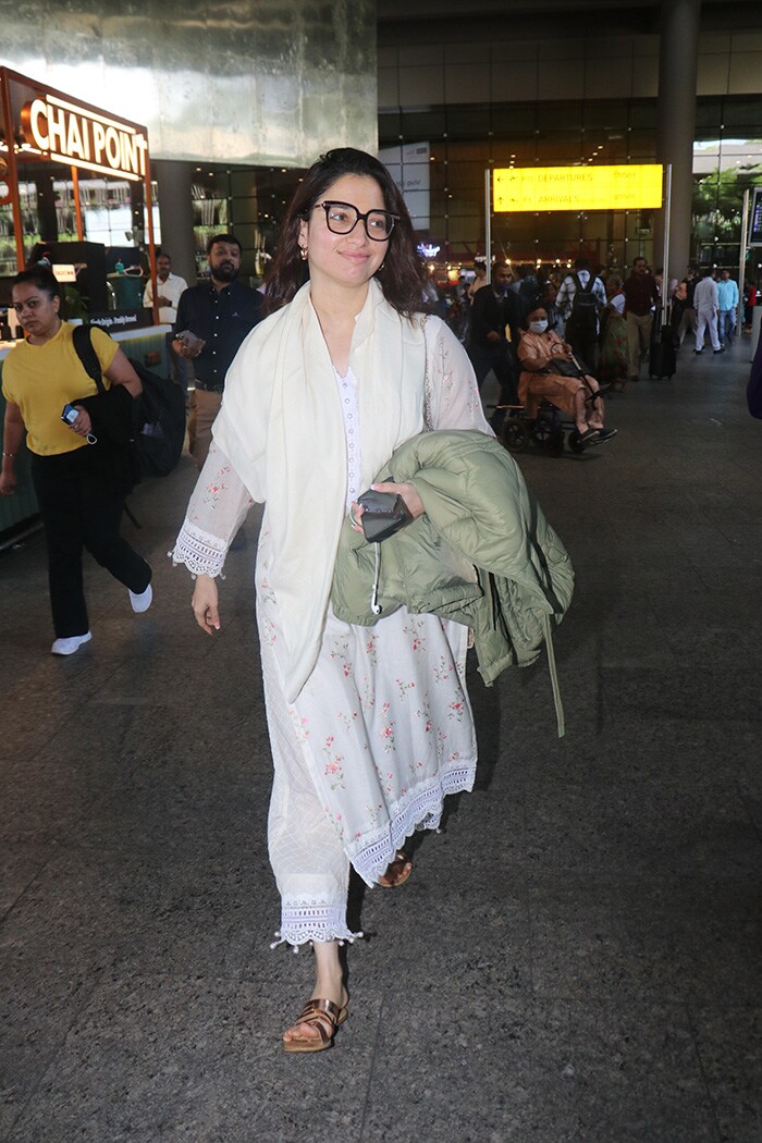 Tamannaah Bhatia looked beautiful in a traditional white outfit.