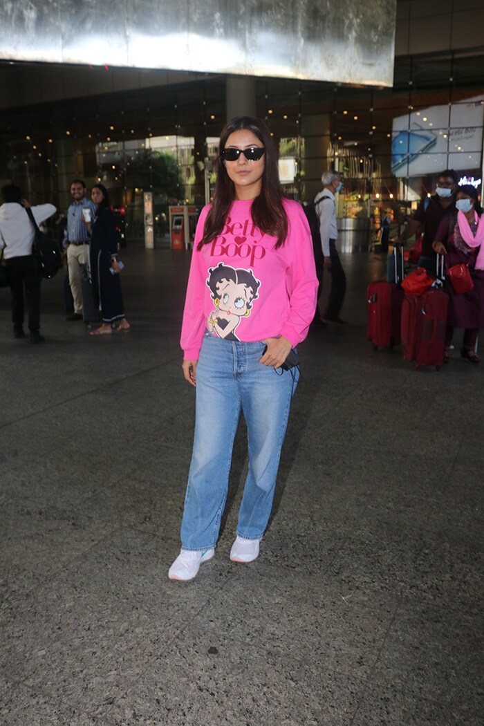 Shehnaaz Gill happily posed for the shutterbugs.