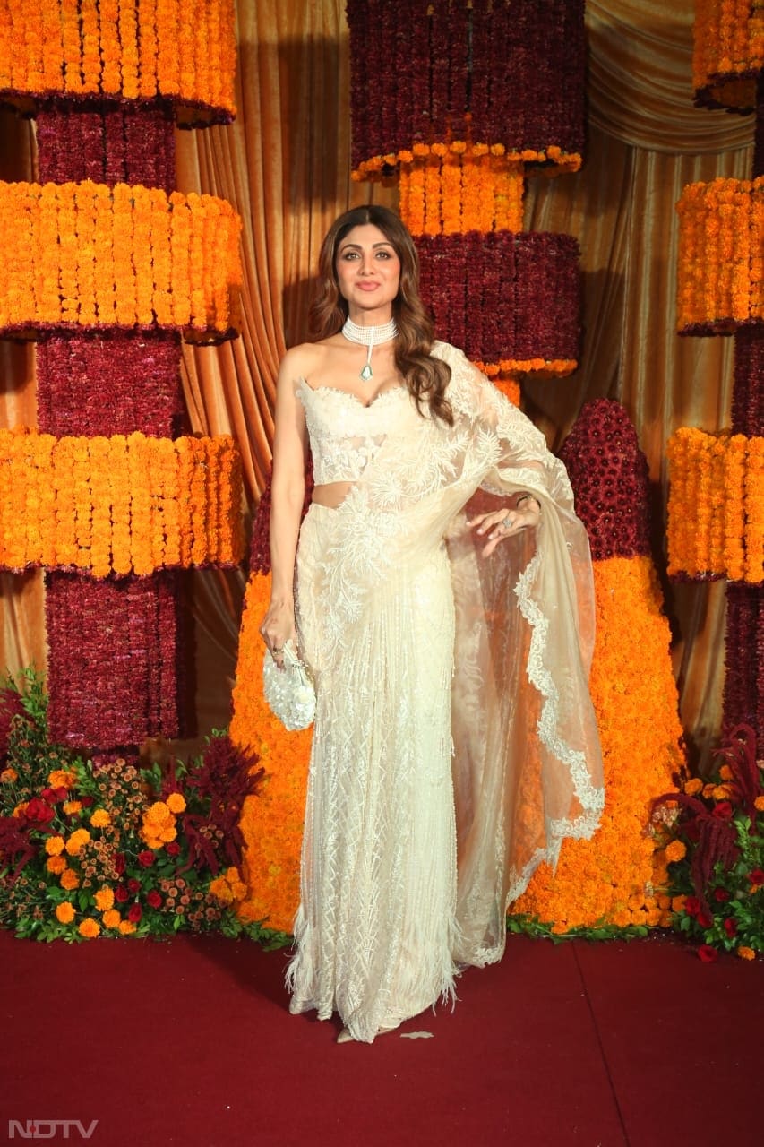 Shilpa Shetty was a vision in white. (Image Courtesy: Varinder Chawla)