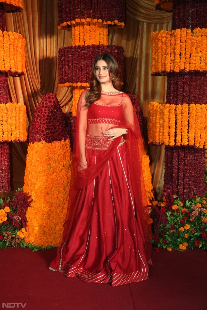 Rasha Thadani's festive pick was a red ensemble. (Image Courtesy: Varinder Chawla)