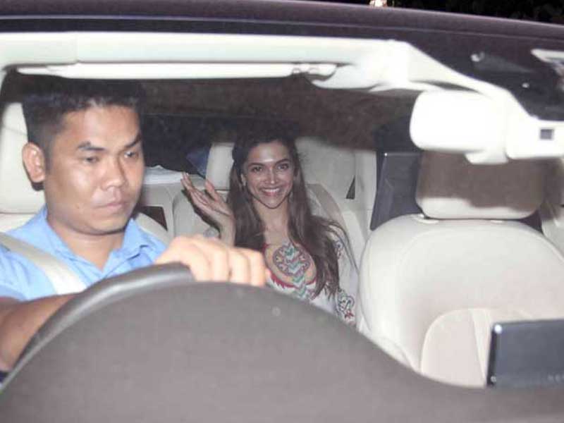 Deepika Watches <i>Tamasha</i> With Ranbir and Ranveer Deepika Watches <i>Tamasha</i> With Ranbir and Ranveer