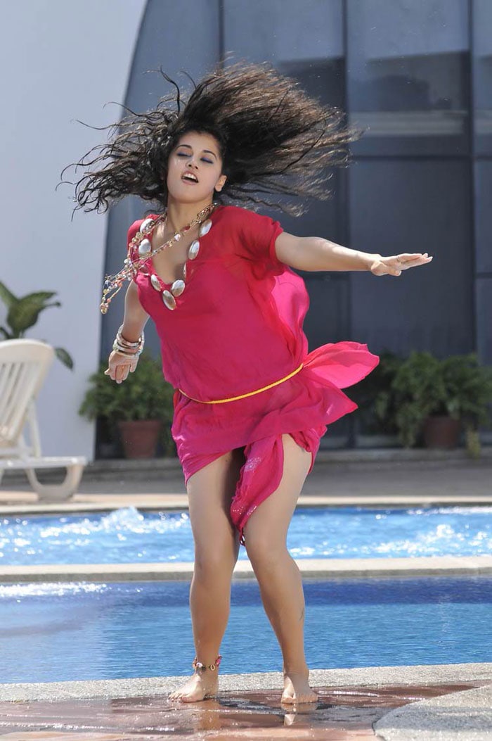 Tapsee\'s sensuous moves in Veera