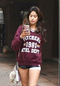 We loved Janhvi Kapoor's casual look as she stepped out in Mumbai on Sunday.