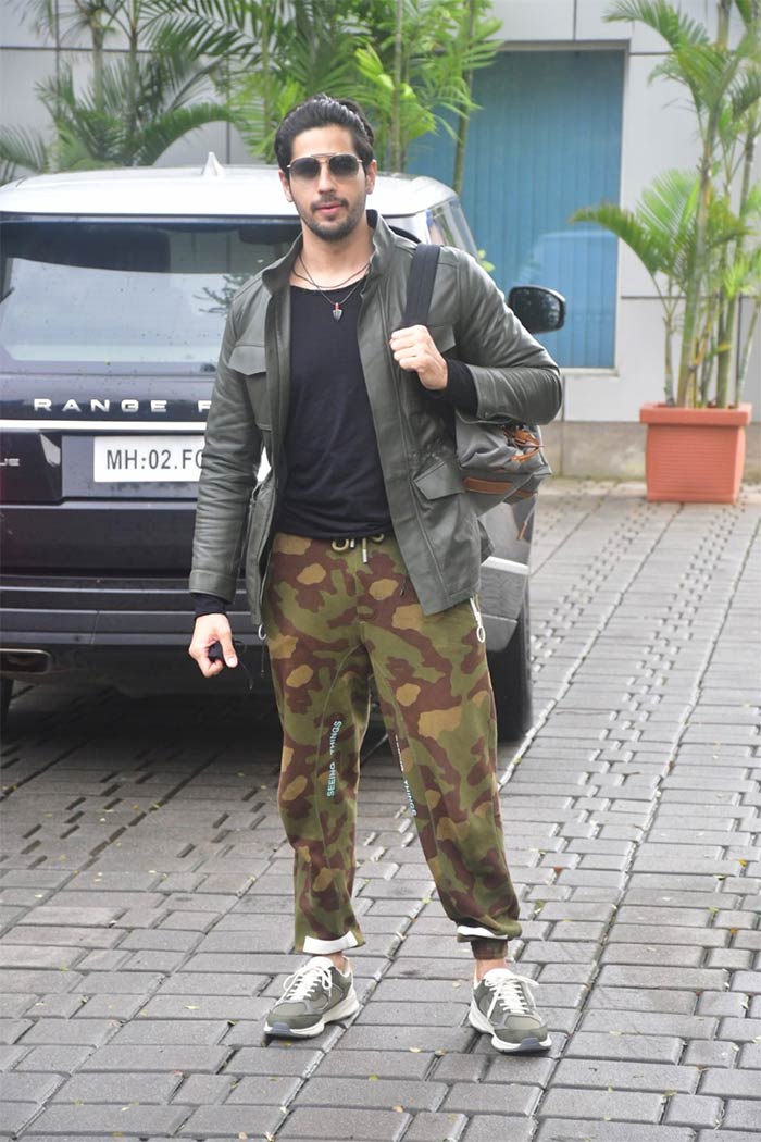 Kiara And Sidharth\'s Airport Looks Are Just Too Cool