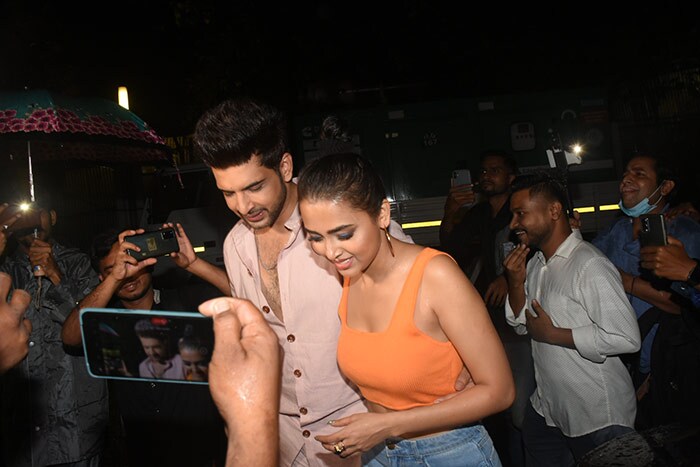 Tejasswi Prakash\'s Super Busy Day With Karan Kundrra By Her Side